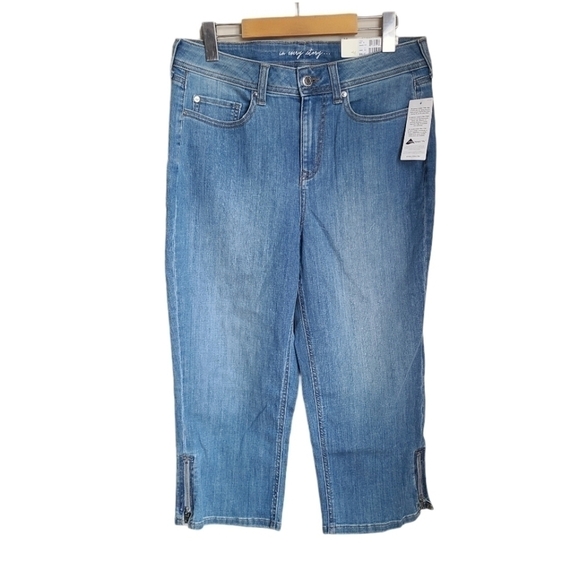 12 - In Every Story | Straight-Leg Denim Capri with Zip - Picture 2 of 8